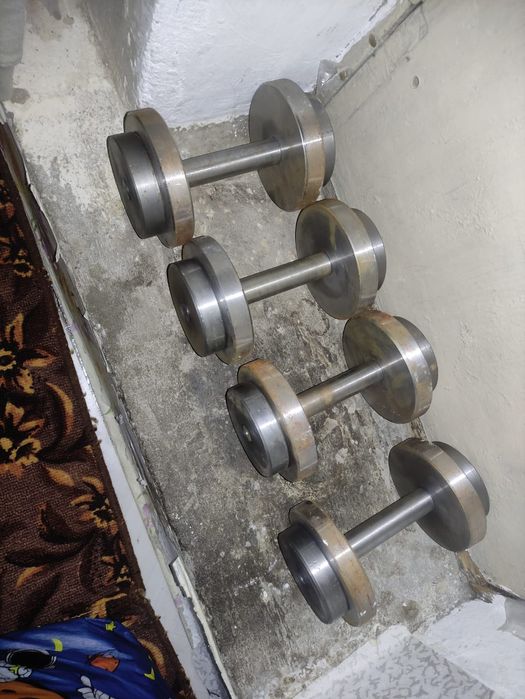 Продам гантели 10 кг