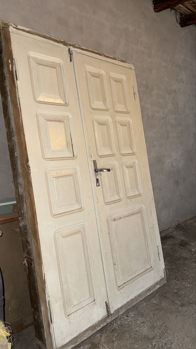 Taxta eshik mustaxkam