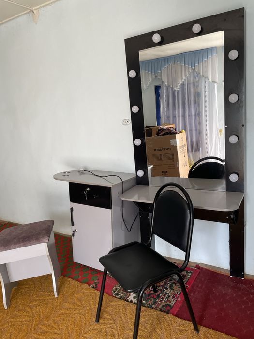 Pardoz oynasi sotiladi sifatli va qòlda ishlangan.