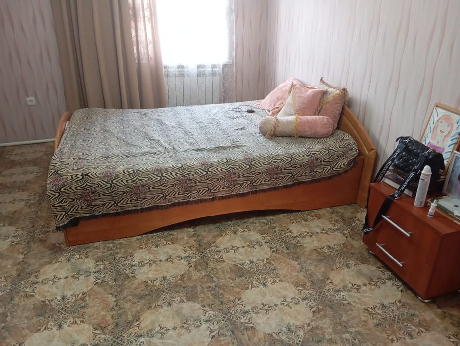 Стол компьютерный и кровать