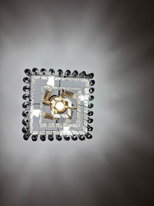 Продам люстру в отличном состоянии