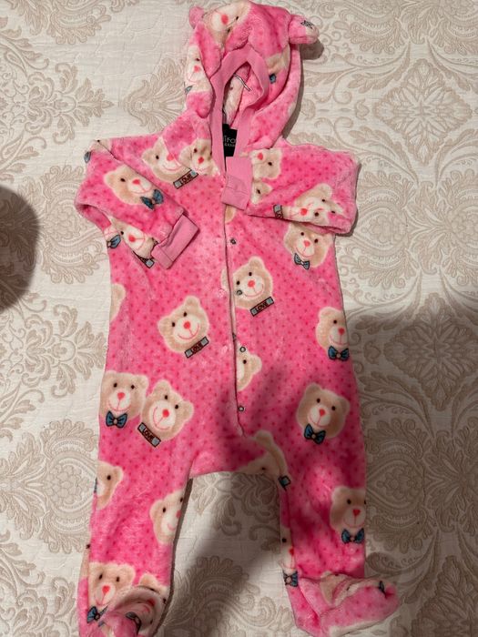 Продам курточку ветровку на девочку