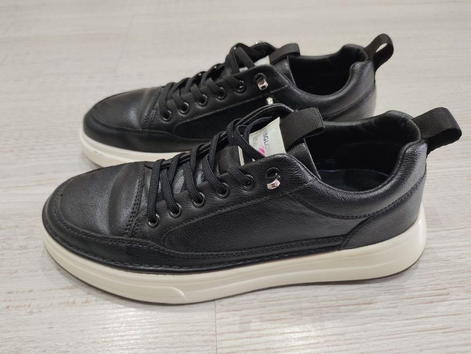 Продам кроссовки