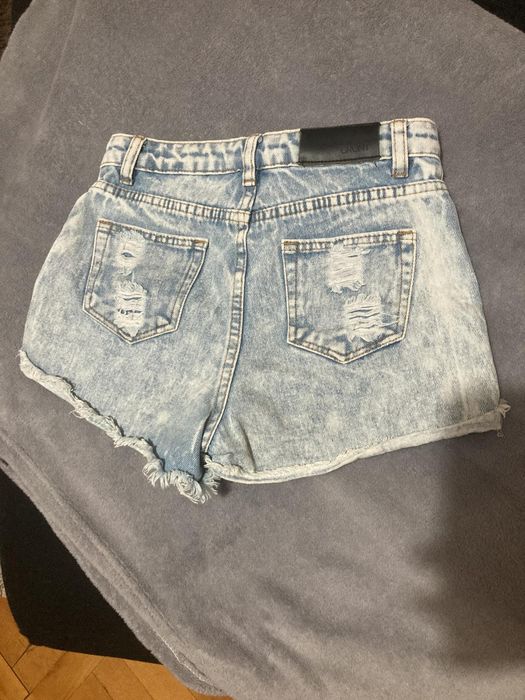 Три чифта късо дънкови панталонки