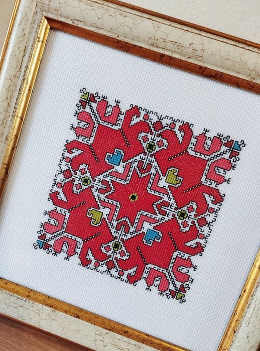 Ръчно бродирана българска шевица