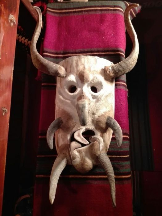 Изработка на сурвакарски маски