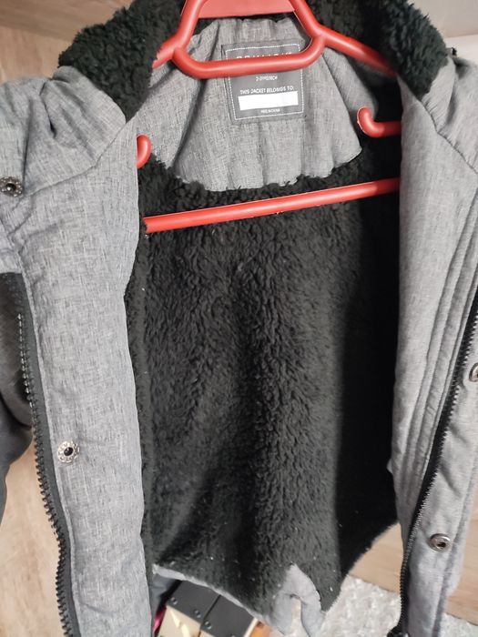 vând geaca Primark 2-3 ani 98 cm