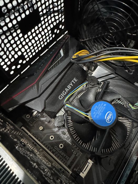 Геймърски компютър+Монитор