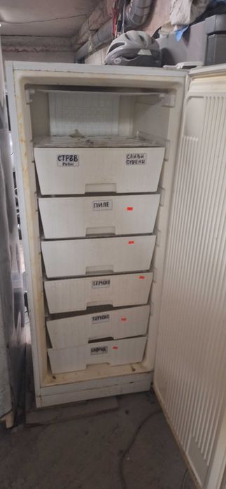 Вертикален фризер - 2 броя 140см, и 170см