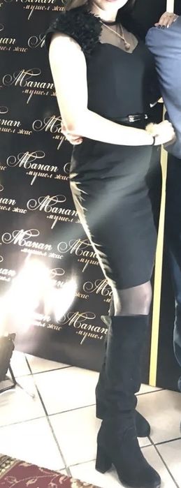 Красивое платье в черном цвете