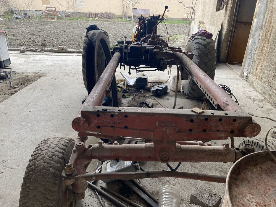 T16traktor sotiladi srochna holati yahshi mator karobka terilgan