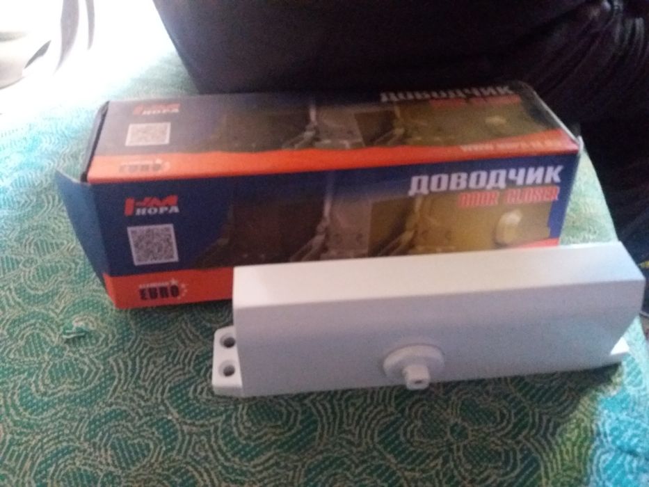 Продам доводчик на дверь