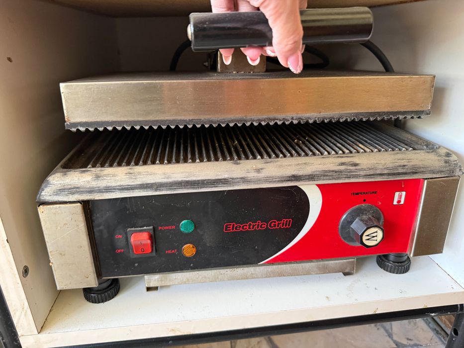 Грил преса за сандвичи