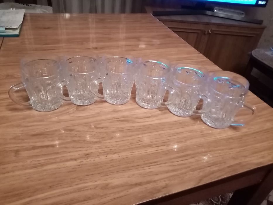 Продам стеклянные кружки.