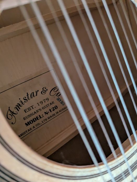 Двенадцатиструнная акустическая гитара