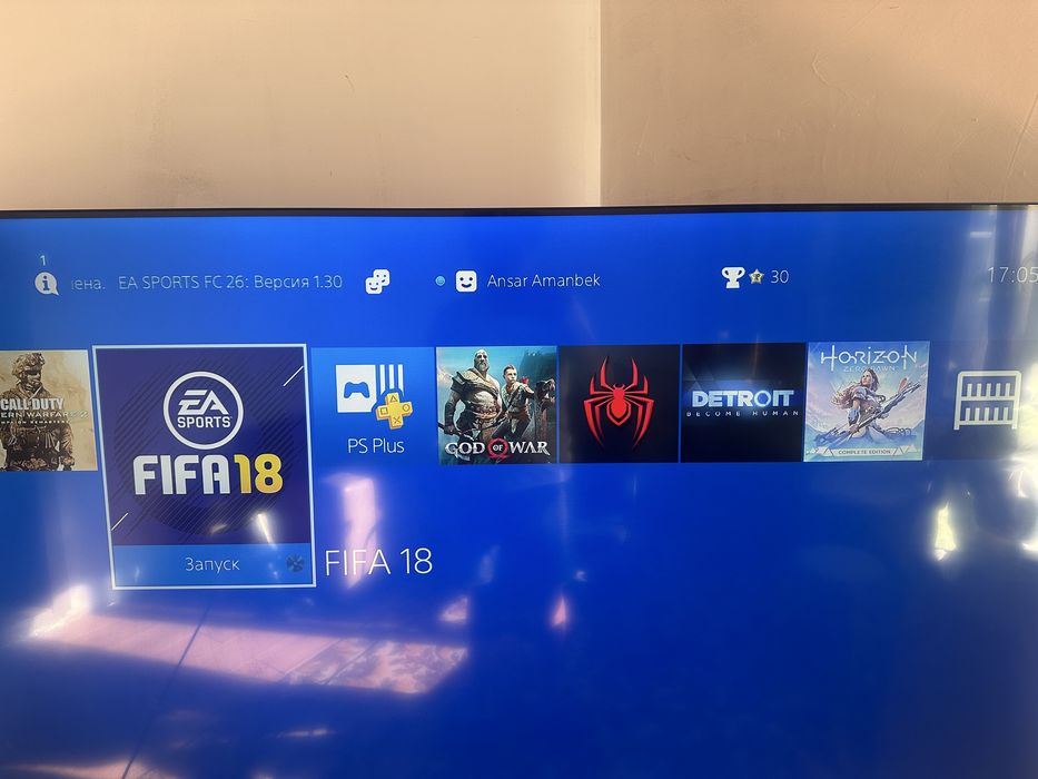 Продам PS4 Slim на 1тб