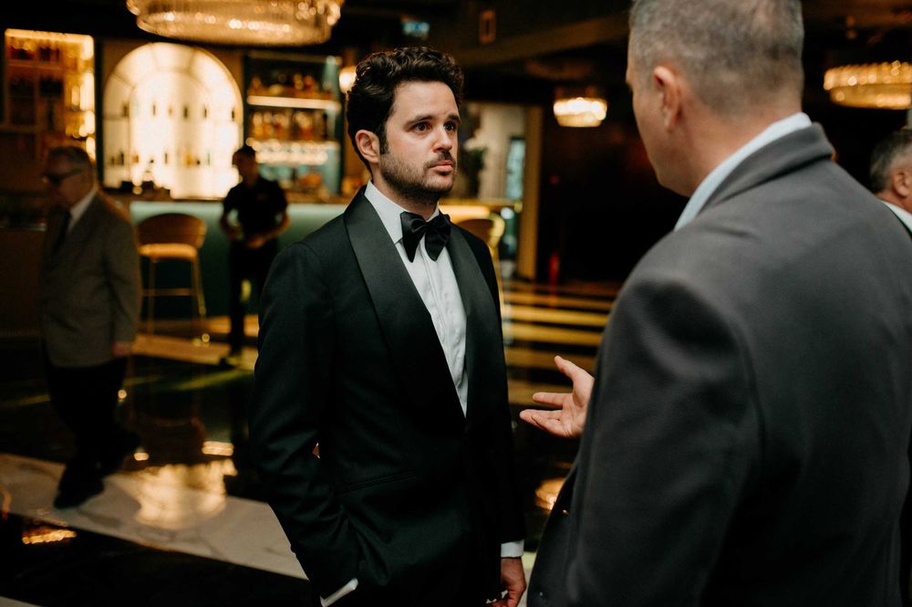 Costum ceremonie Men's Cave