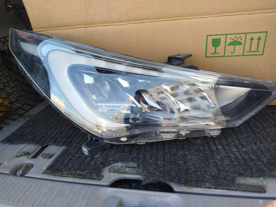 Запчасти на хундай акцент! Правая фара! Б, у 2021 года