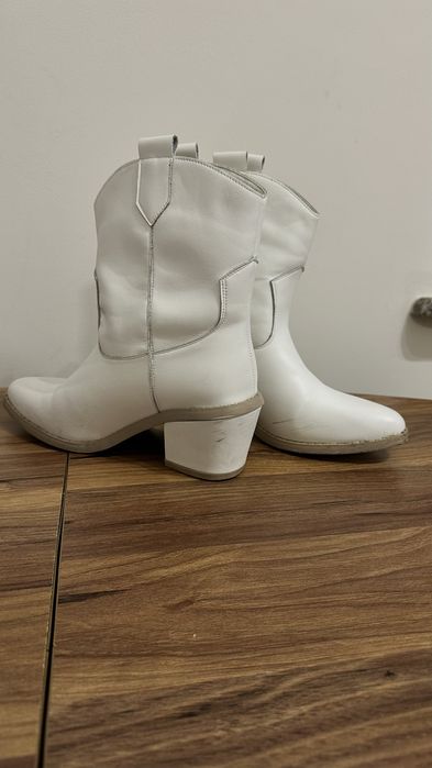 Женская обувь (казаки)