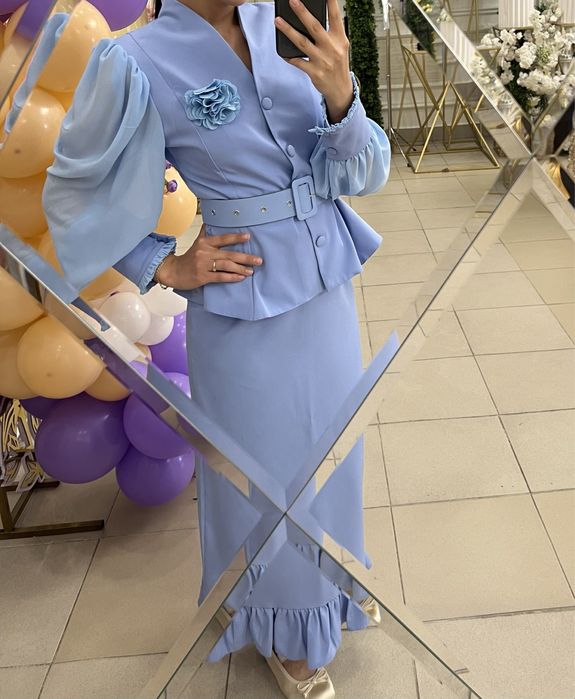 Платье очень красивое, размер 44 идеально сидит по фигуре