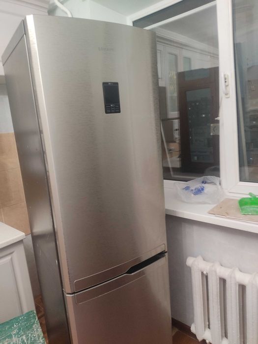 Продам Холодильник SAMSUNG