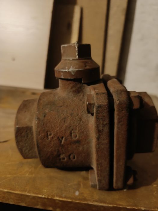 Продам задвижки новые