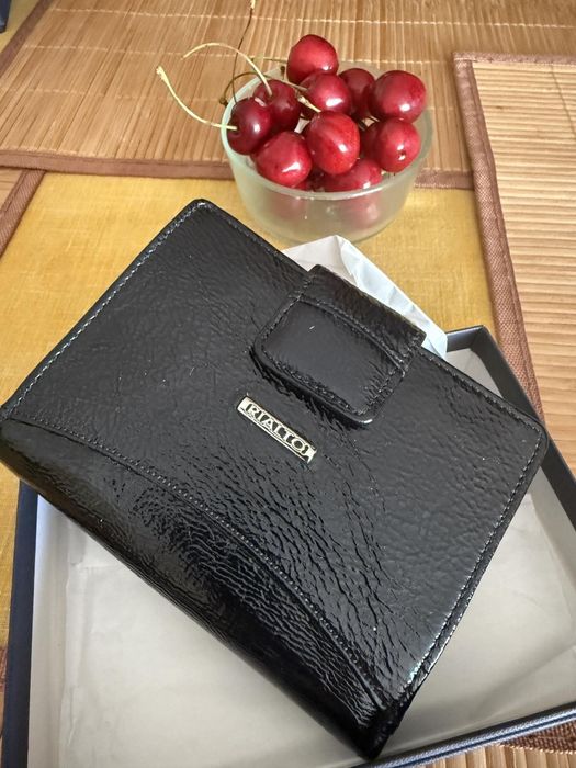 Черни кожени портфейли