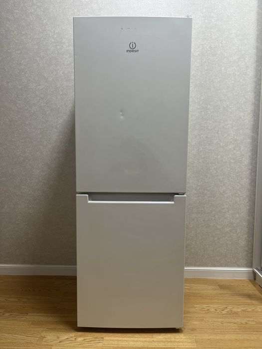 Холодильник Indesit