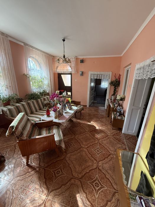 Ofer spre vânzare Casă 3 Camere  recent renovată în comuna Lipau