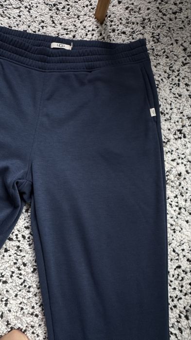 Ново дамско долнище Ugg размер XL