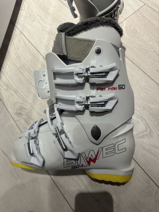 Лыжи+ ботинки( палки)