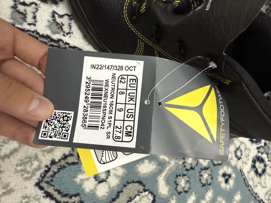 Продается ботинки