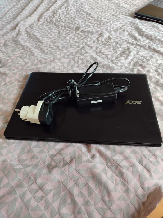 Acer Aspire E5-572G (i3-4000M / 6GB RAM / 1TB HDD / NVIDIA) + зарядно