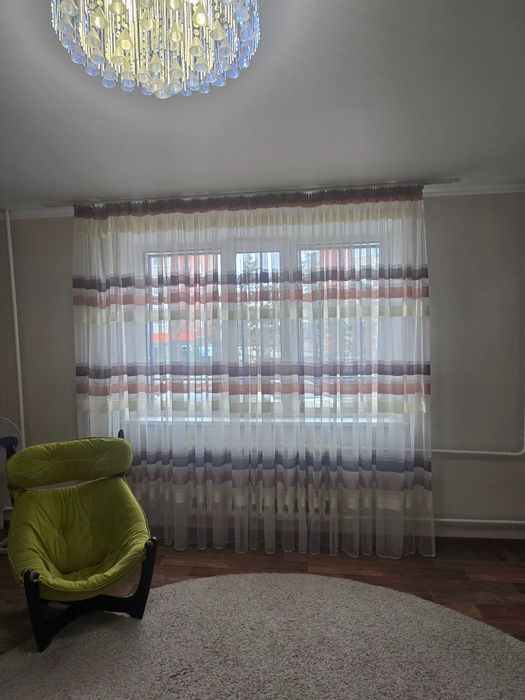 Продам кресло с тумбой