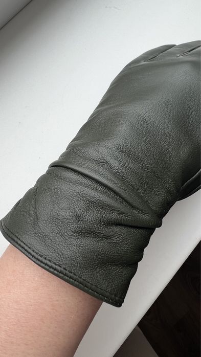 Новые кожаные перчатки