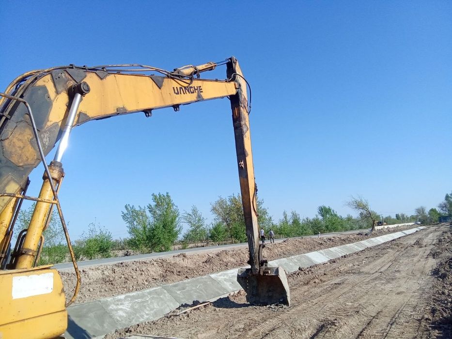 Экскаватор HUANGHE 210