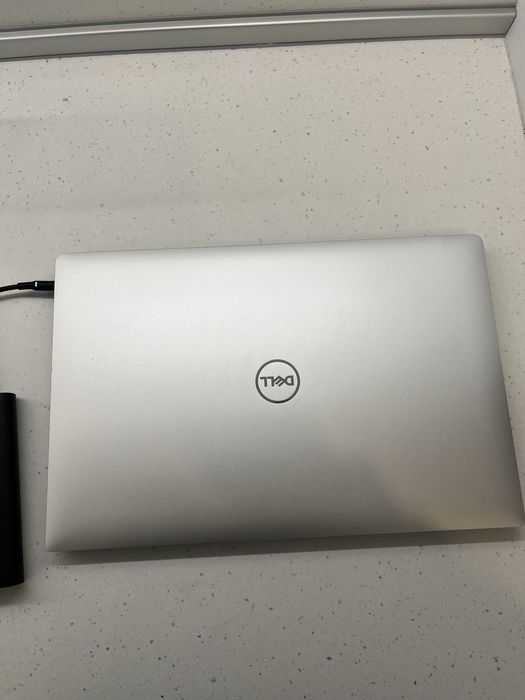 Лаптоп Dell XPS 15 9570