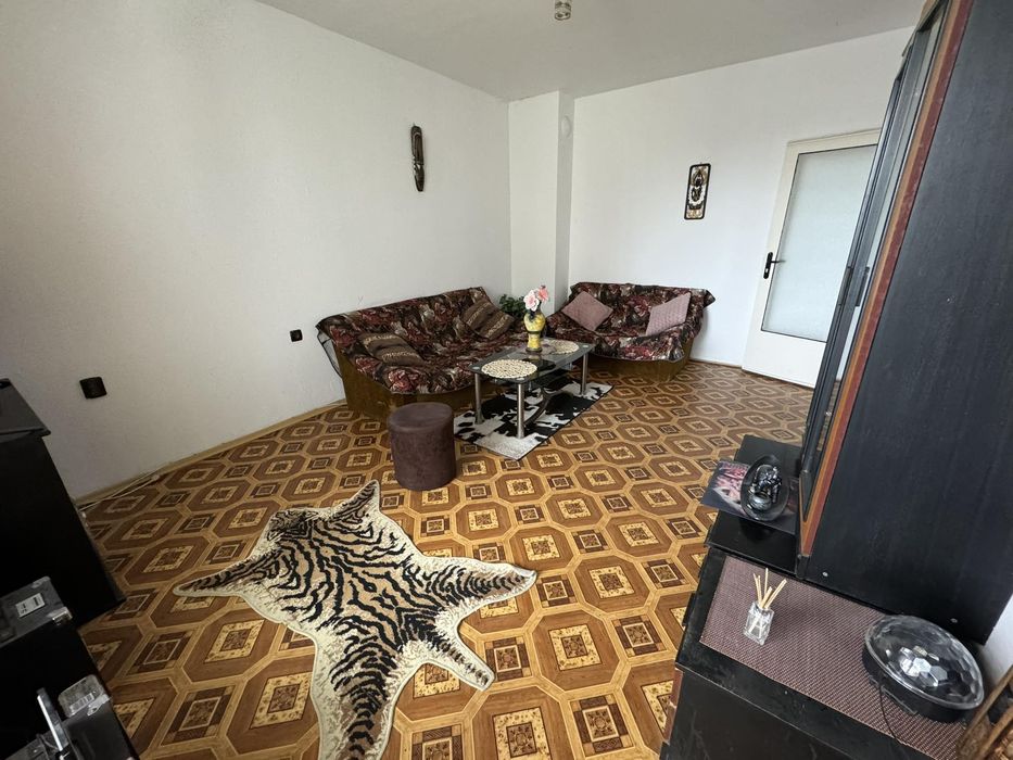 Продава се Тристаен апартамент в Бургас, Възраждане - 100 кв.м за 1800 €/кв.м - Снимка #1