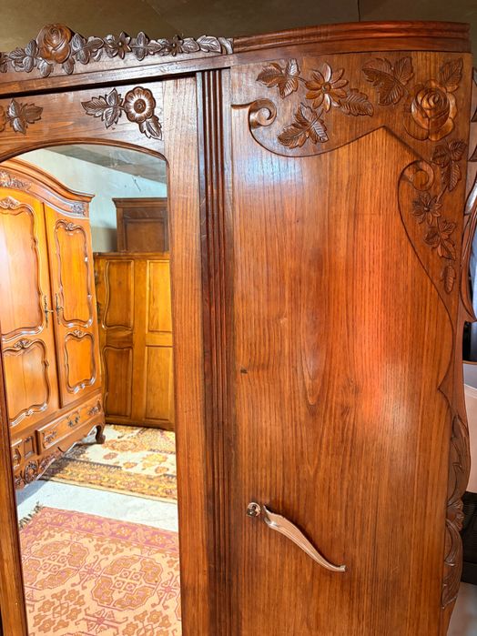 Старинен дъбов гардероб