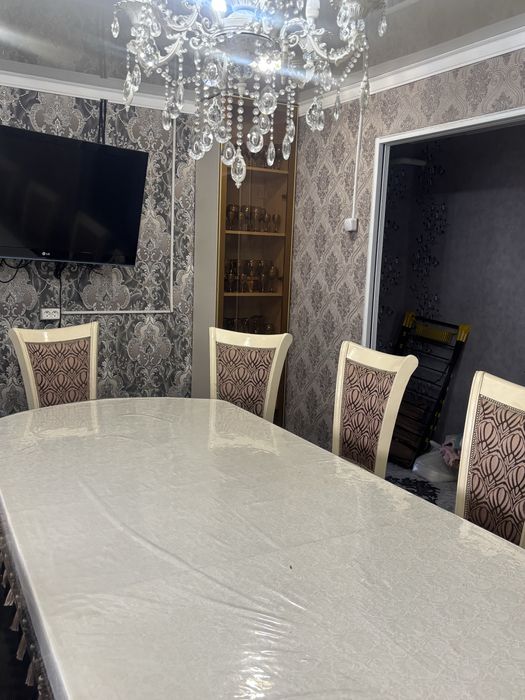 Продам стол с 12 стульями