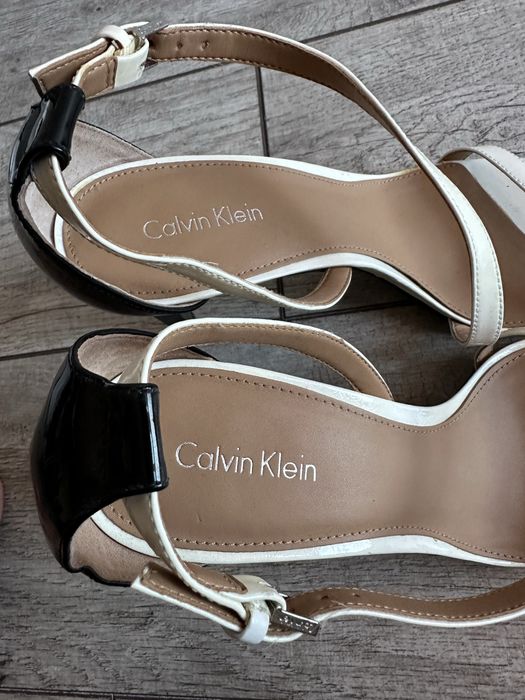 Calvin Klein оригинални страхотни обувки/сандали