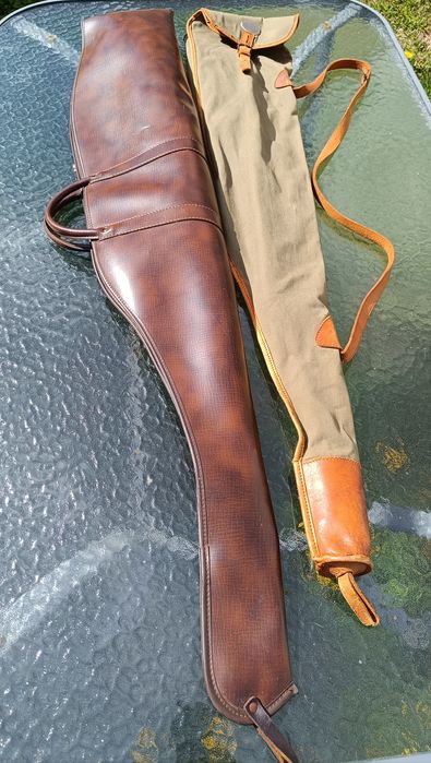 Două huse pentru arme, așa cum se prezintă în fotografii (HUSE GOALE)