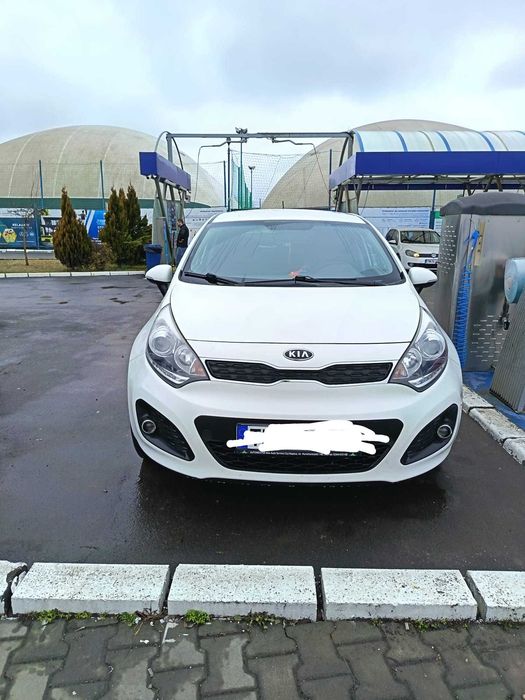 Vind auto KIA Rio an 2012