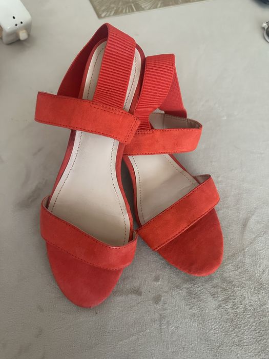 Чисто нови дамски сандали HM