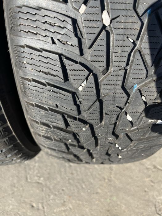 2 бр. зимни гуми 215/60/16 Nokian 6+ mm DOT 3218