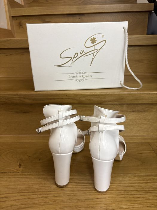 Дамски елегантни обувки на висок ток р-р 40/41