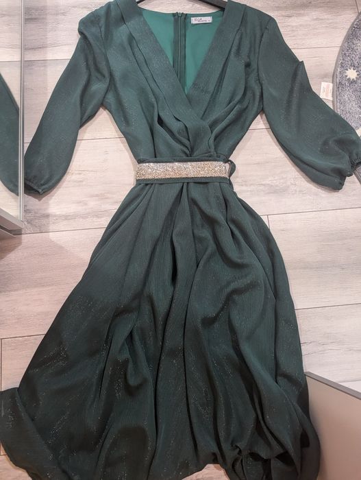 Vand rochie de ocazie verde,cu fir lurex