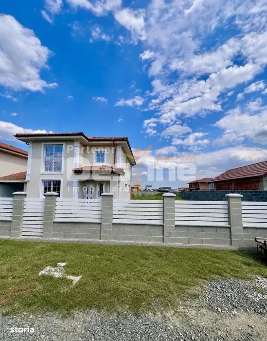 Duplex despartit prin garaj, Mosnita Noua,