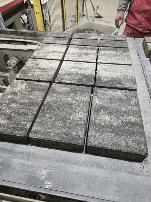 Vând pavaj premium și elemenți gard