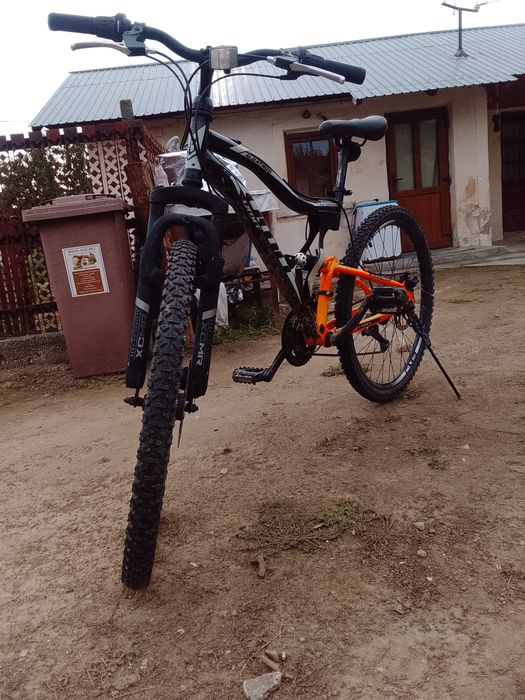 Vînd Bicicletă bună suspensii față spate negociere la 3,70 de milioane